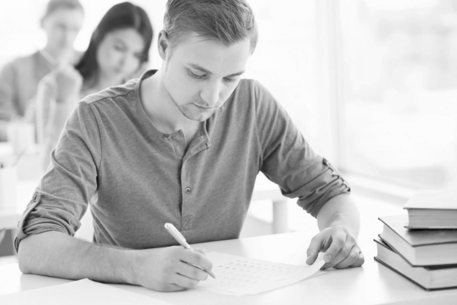Session de consultation financière avec analyse de documents